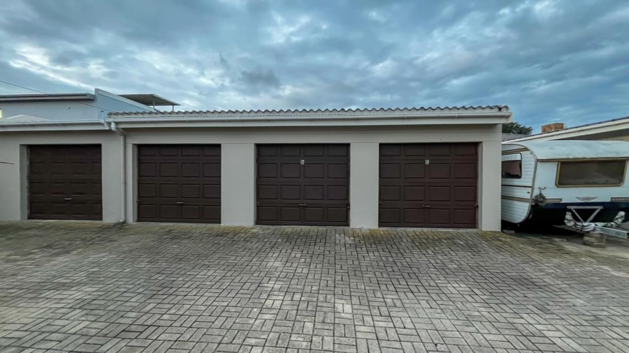 9 Bedroom Property for Sale in Hartenbos Central Western Cape